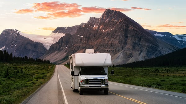 trailer-on-mountain-highway